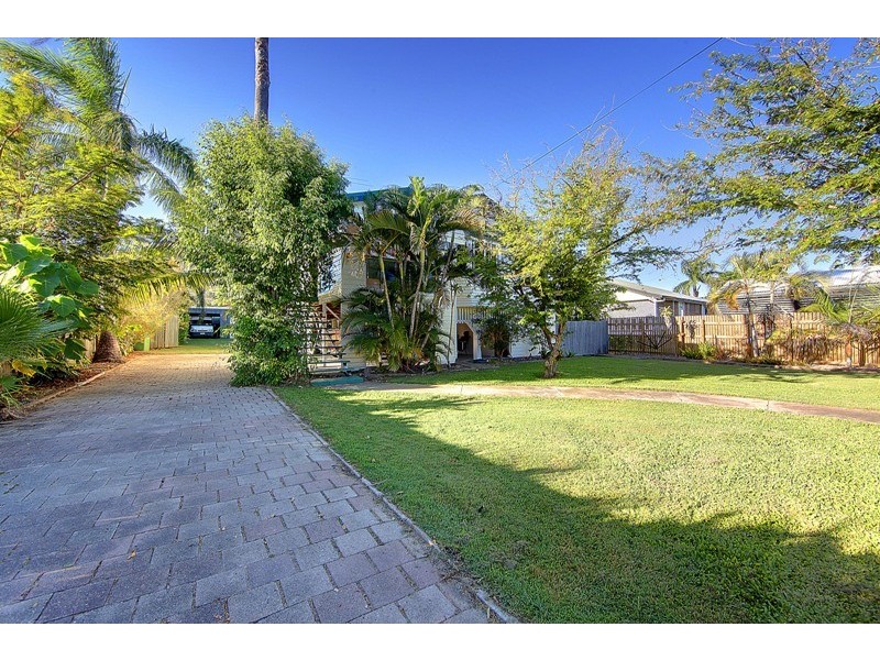 65 Livingstone Street, West End QLD 4810