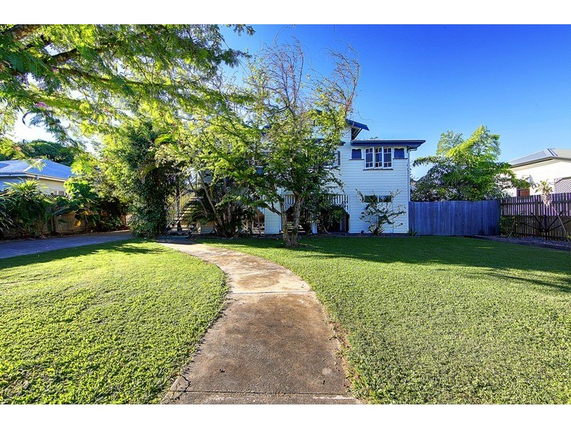 65 Livingstone Street, West End QLD 4810