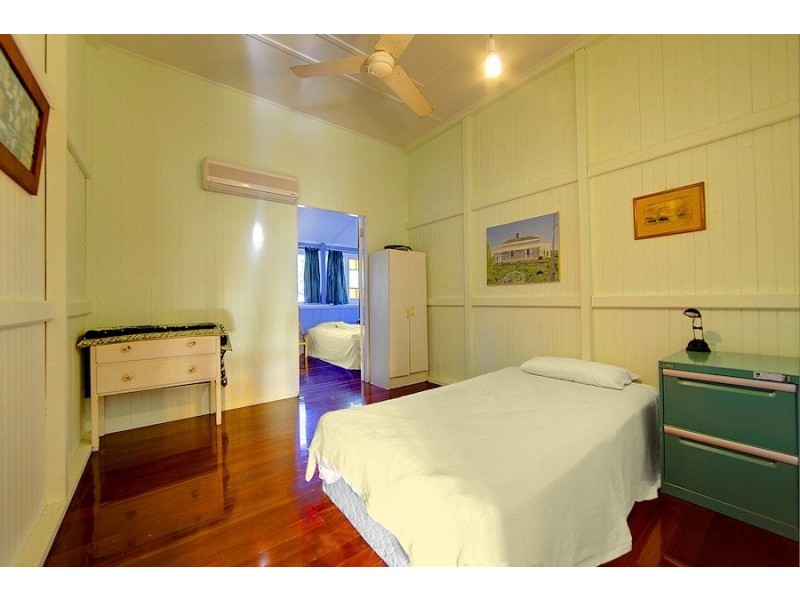 65 Livingstone Street, West End QLD 4810