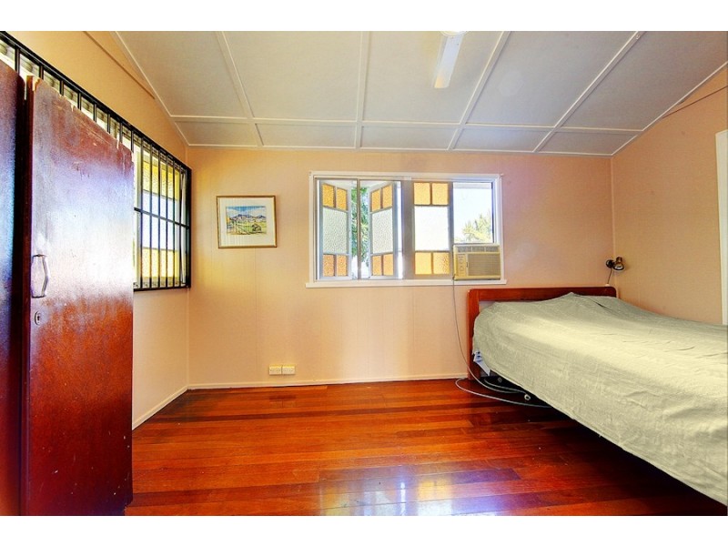 65 Livingstone Street, West End QLD 4810