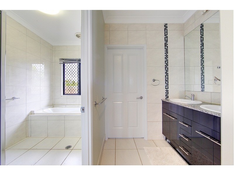 58 Mt Low Parkway, Mount Low QLD 4818