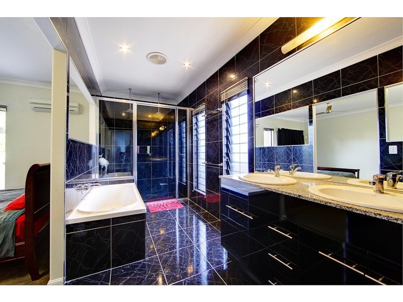 58 Mt Low Parkway, Mount Low QLD 4818