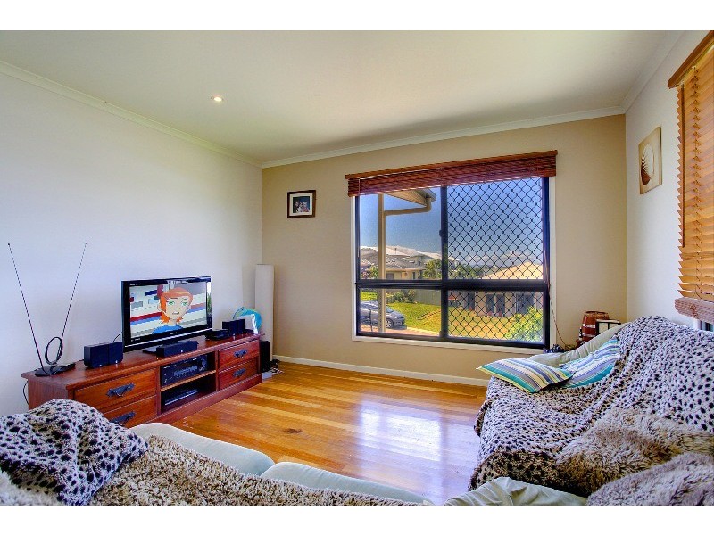 11 Genesta Court, Bushland Beach QLD 4818