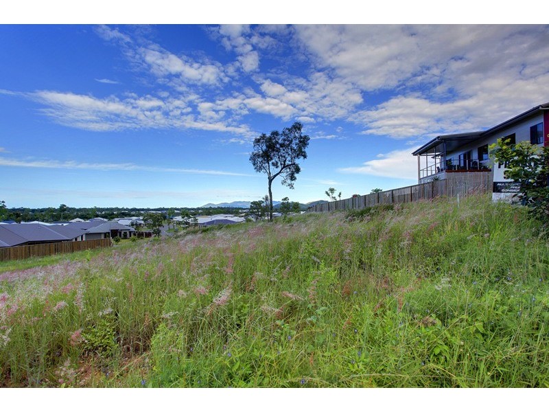 4 Harrier Court, Bushland Beach QLD 4818