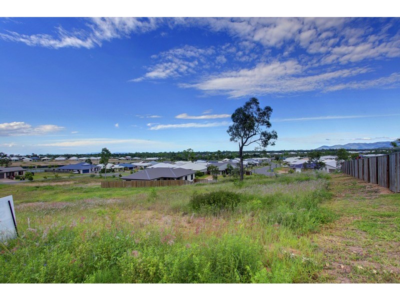 4 Harrier Court, Bushland Beach QLD 4818