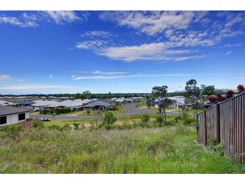 4 Harrier Court, Bushland Beach QLD 4818