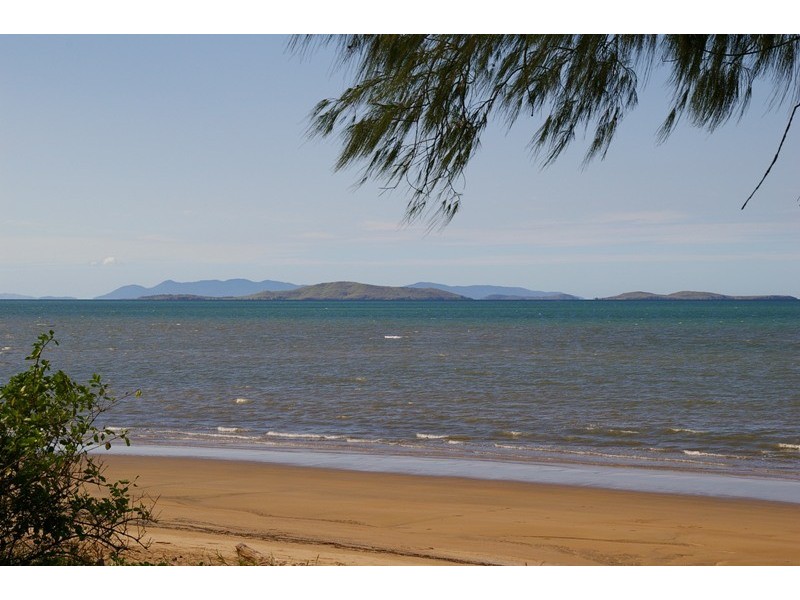 6 Reef Street, Saunders Beach QLD 4818