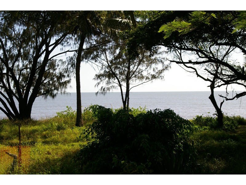 6 Reef Street, Saunders Beach QLD 4818