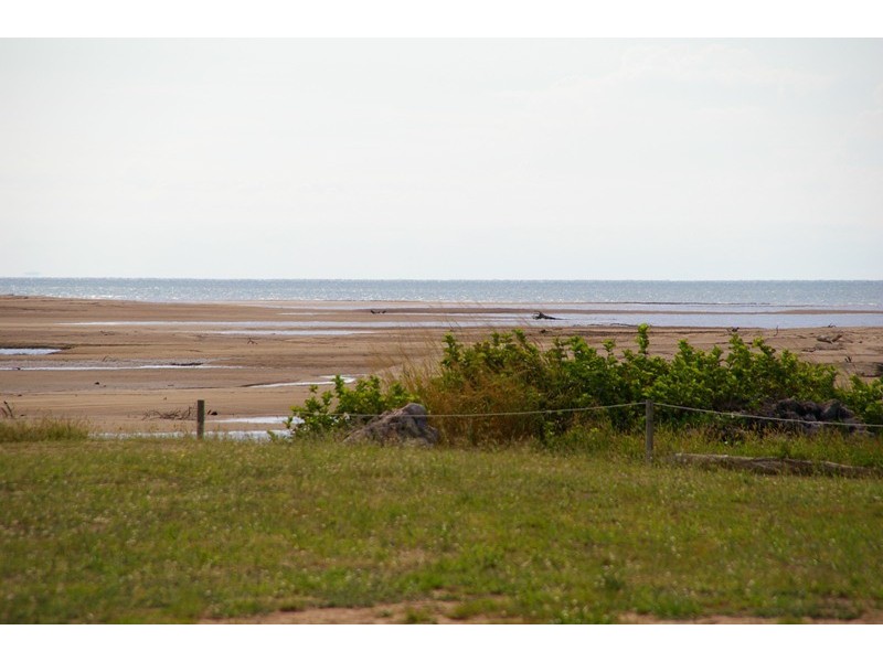 6 Reef Street, Saunders Beach QLD 4818