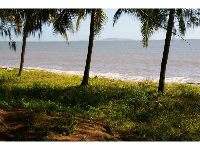 6 Reef Street, Saunders Beach QLD 4818