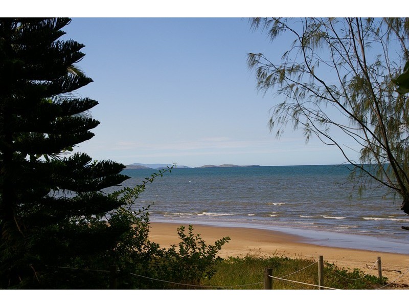 6 Reef Street, Saunders Beach QLD 4818