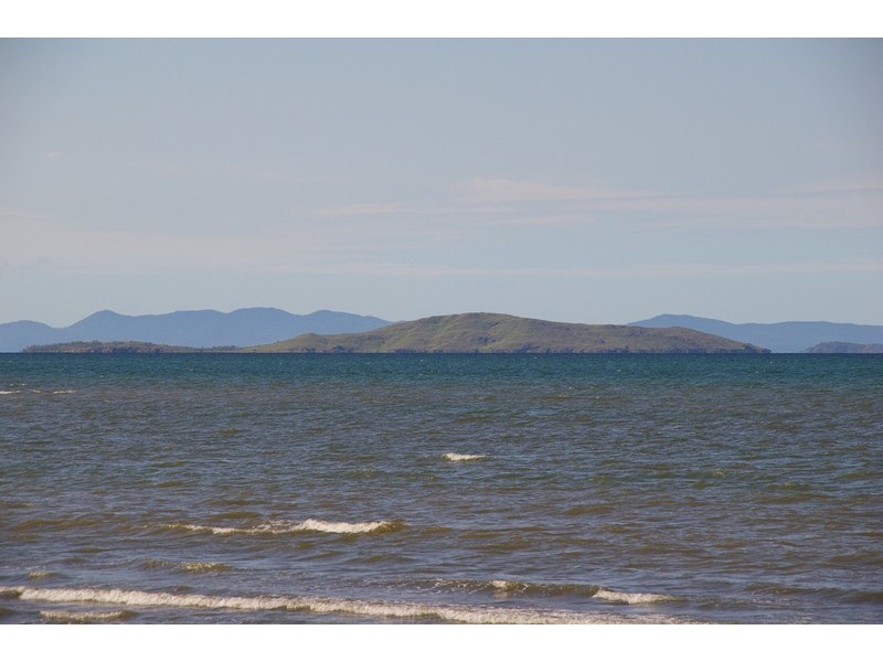 6 Reef Street, Saunders Beach QLD 4818