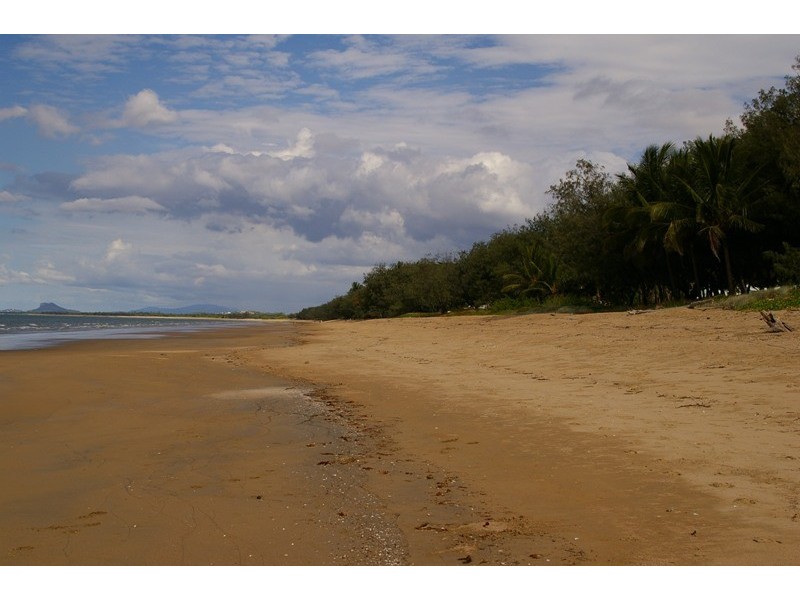 6 Reef Street, Saunders Beach QLD 4818
