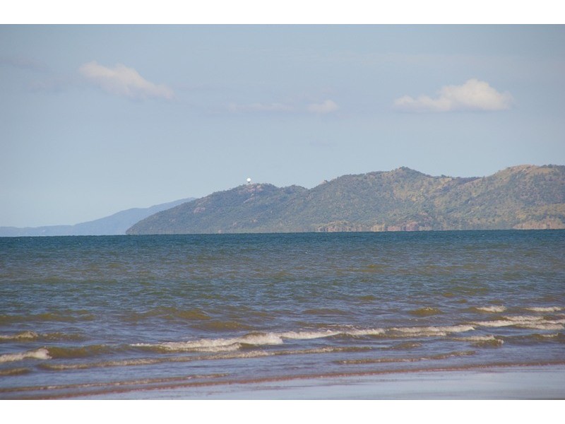 6 Reef Street, Saunders Beach QLD 4818