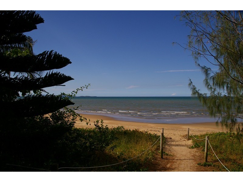 6 Reef Street, Saunders Beach QLD 4818