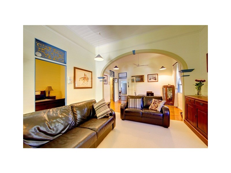 6 Garrick Street, West End QLD 4810