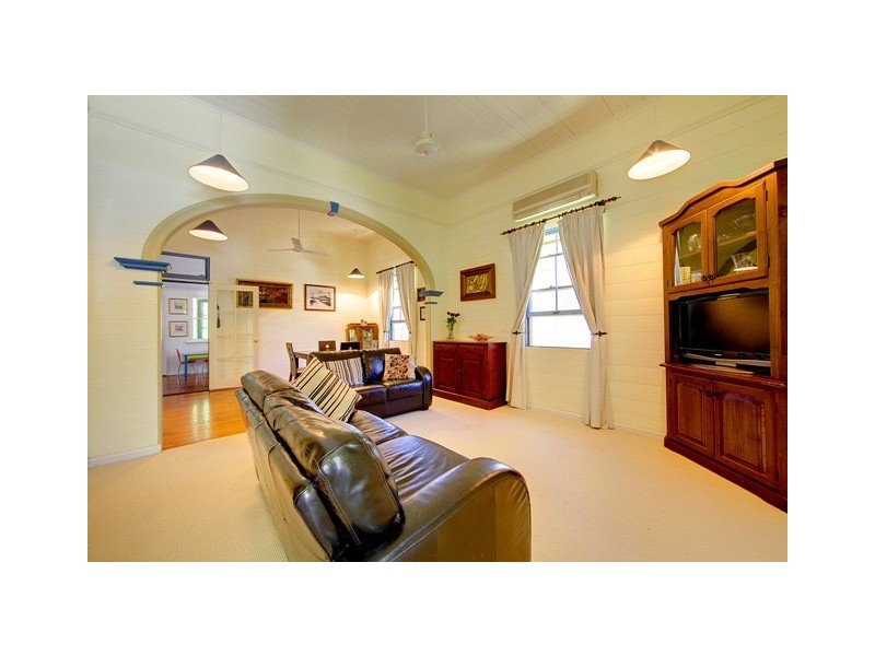 6 Garrick Street, West End QLD 4810