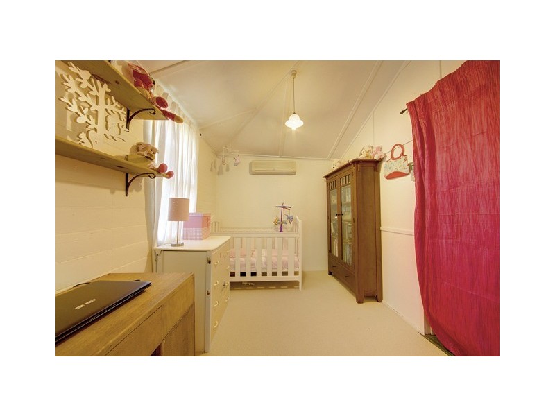 6 Garrick Street, West End QLD 4810