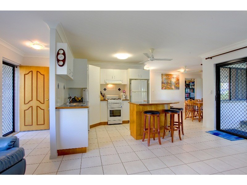 6 Gernika Court, Bushland Beach QLD 4818