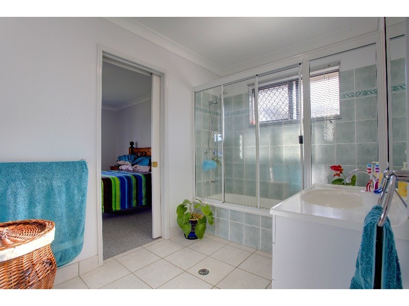 6 Gernika Court, Bushland Beach QLD 4818