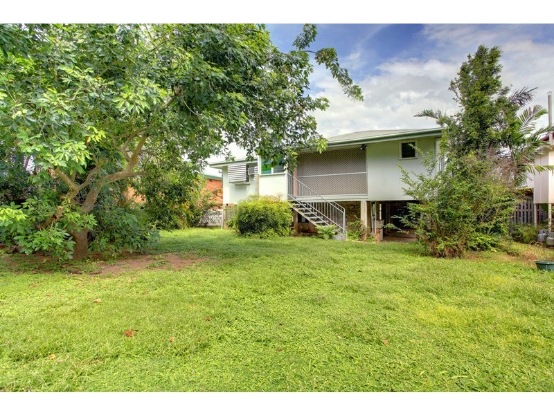 23 Harold Street, West End QLD 4810