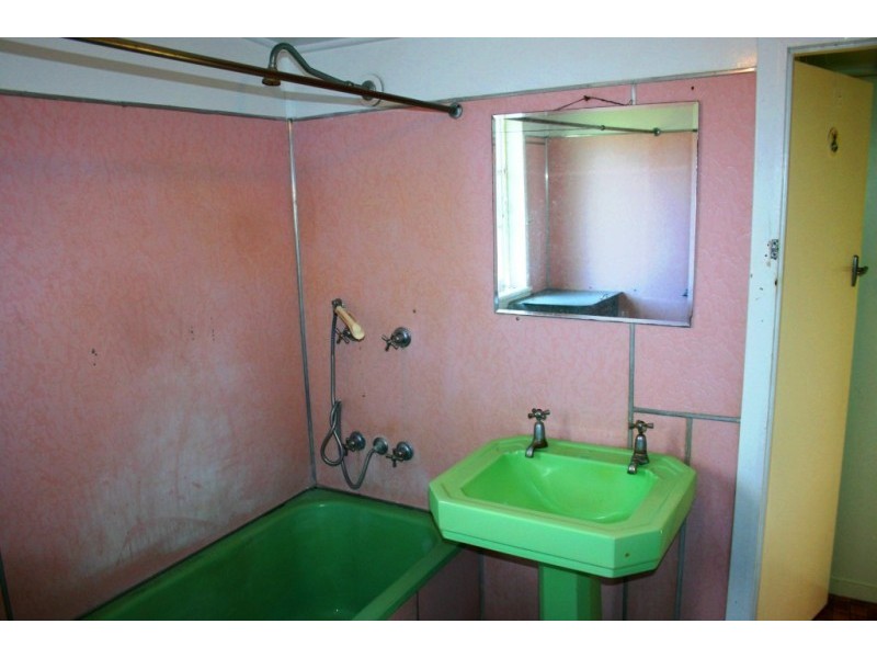 23 Harold Street, West End QLD 4810