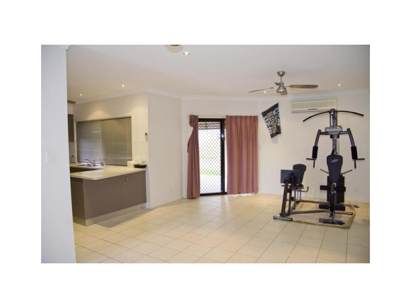 15 Timbury Way, Mount Louisa QLD 4814