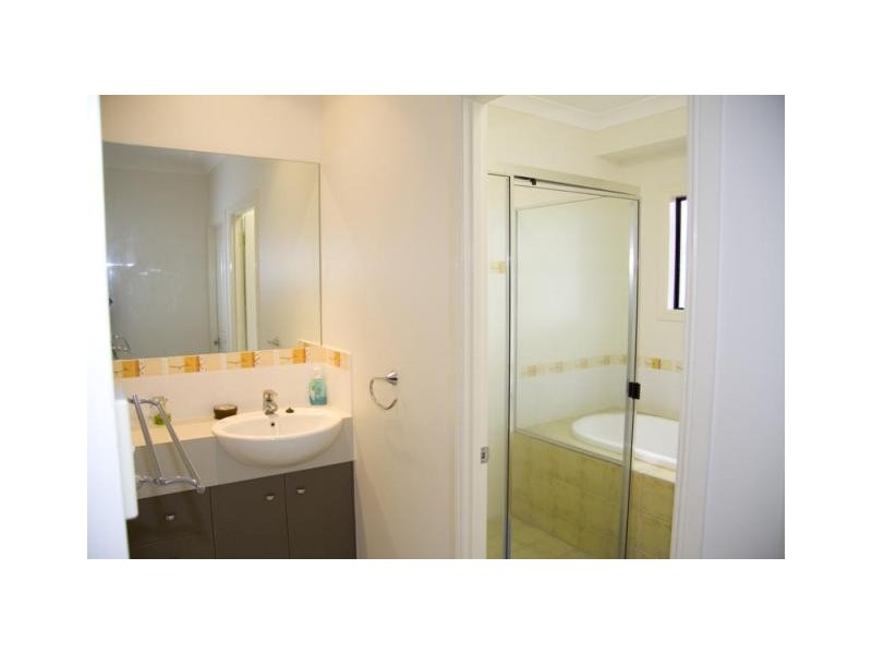 15 Timbury Way, Mount Louisa QLD 4814