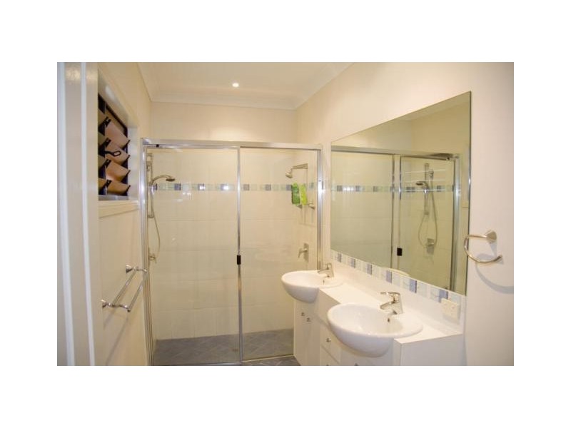 15 Timbury Way, Mount Louisa QLD 4814