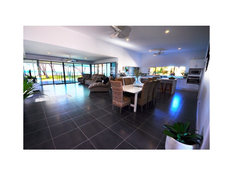 4 Reef Street, Saunders Beach QLD 4818