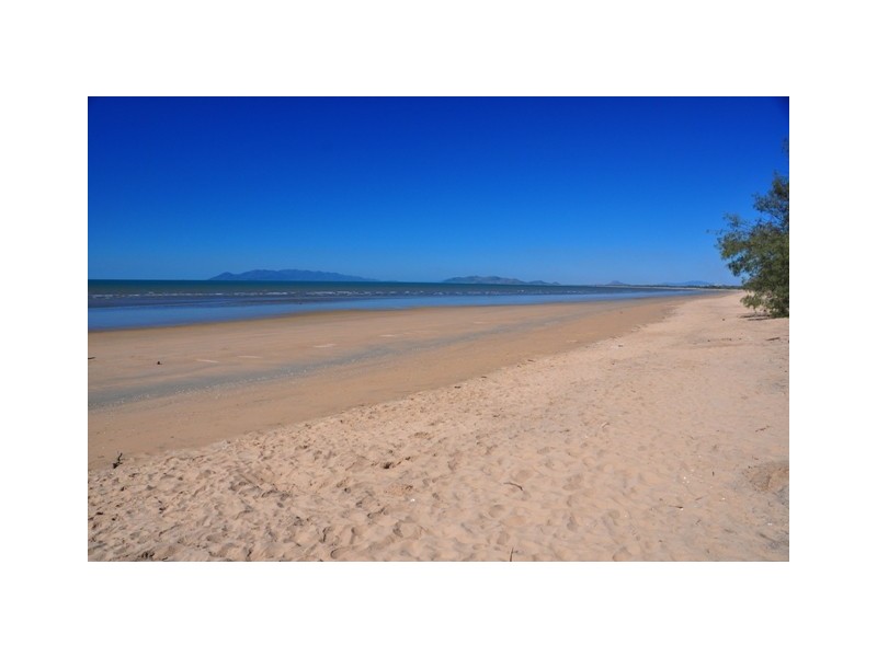 4 Reef Street, Saunders Beach QLD 4818