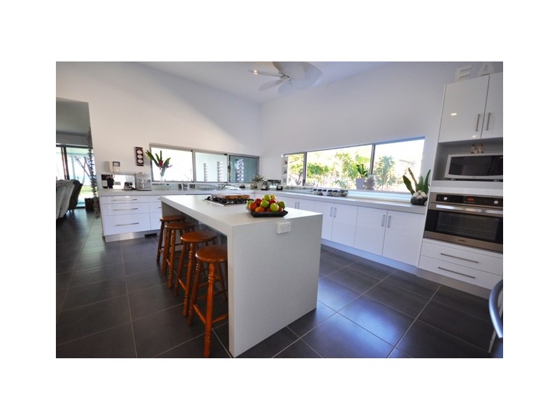 4 Reef Street, Saunders Beach QLD 4818