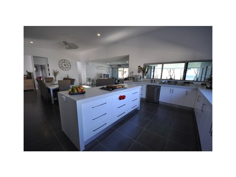 4 Reef Street, Saunders Beach QLD 4818