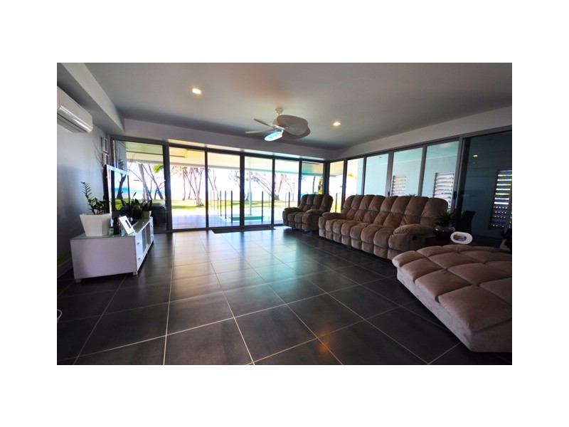 4 Reef Street, Saunders Beach QLD 4818