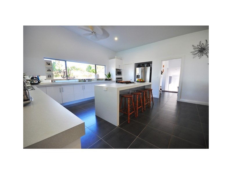 4 Reef Street, Saunders Beach QLD 4818