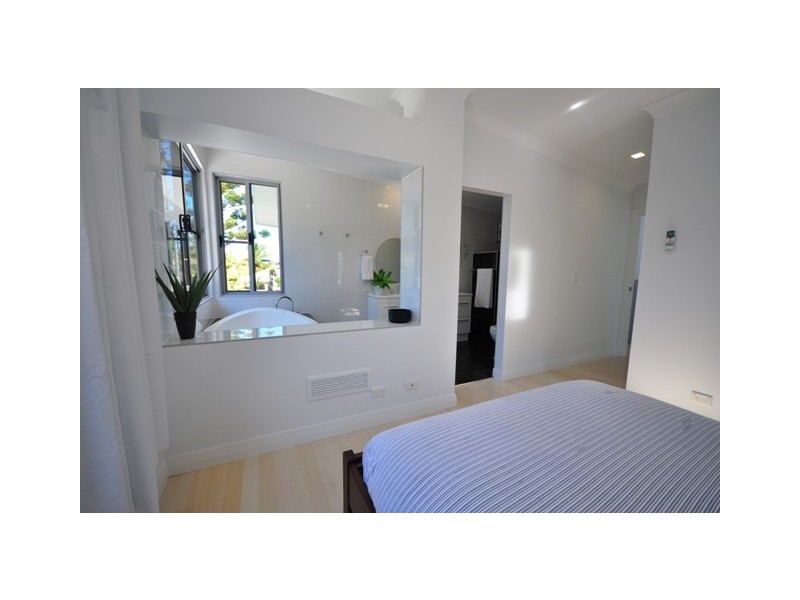 4 Reef Street, Saunders Beach QLD 4818