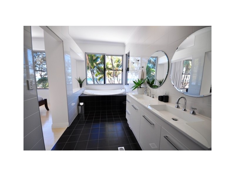 4 Reef Street, Saunders Beach QLD 4818