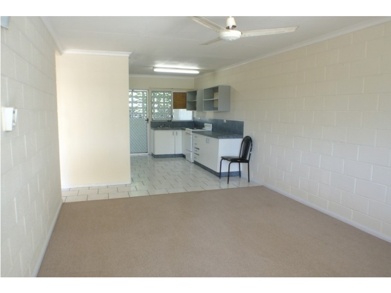 1 and 2 / 42 Cambridge Street, Gulliver QLD 4812