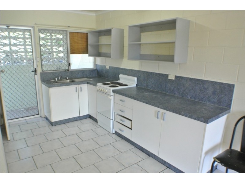 1 and 2 / 42 Cambridge Street, Gulliver QLD 4812