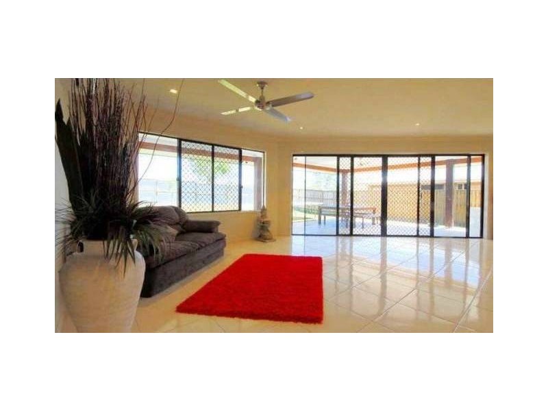 1 Dugong Court, Bushland Beach QLD 4818