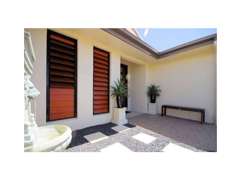 1 Dugong Court, Bushland Beach QLD 4818