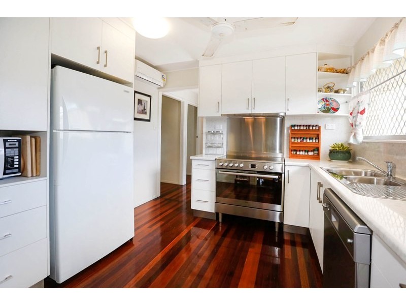 27 Jannila Avenue, Cranbrook QLD 4814