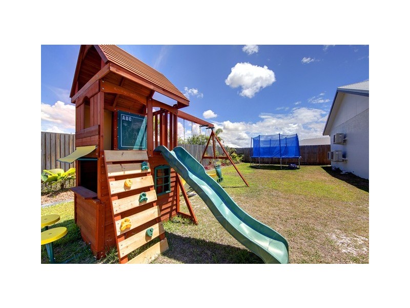 21 Ningaloo Crescent, Burdell QLD 4818