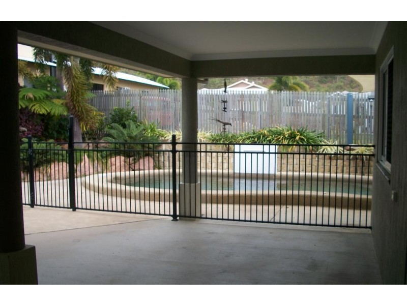 10 Perisher Court, Mount Louisa QLD 4814