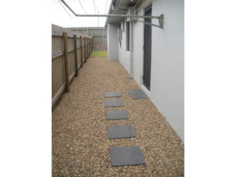 58 Kroymans Drive, Mount Louisa QLD 4814