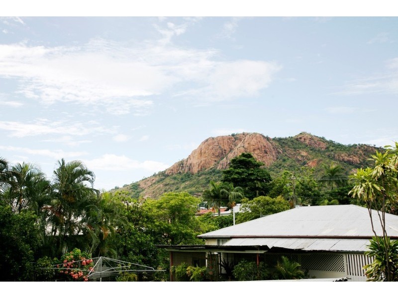 2/39 Cook St, North Ward QLD 4810