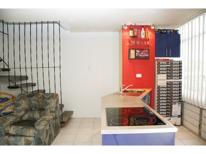 2/39 Cook St, North Ward QLD 4810