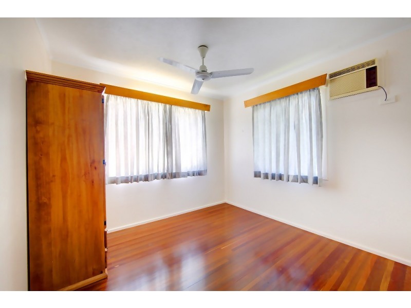 8 Sturges Street, Hermit Park QLD 4812