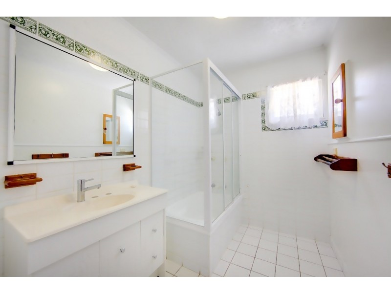 8 Sturges Street, Hermit Park QLD 4812