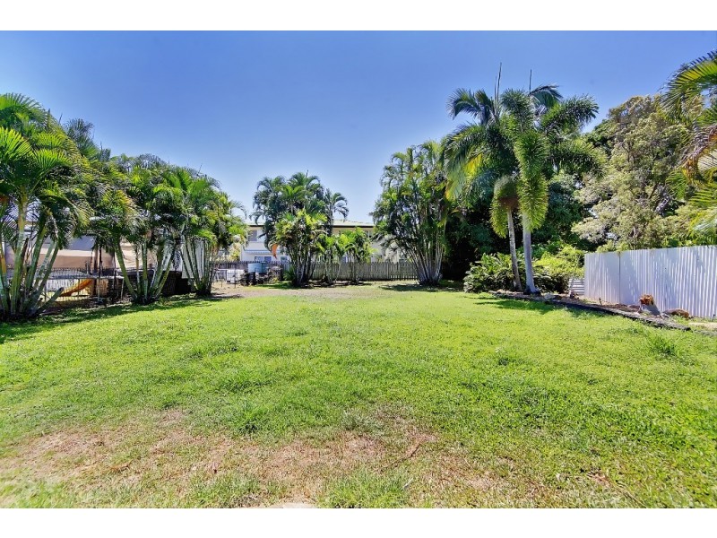 8 Sturges Street, Hermit Park QLD 4812